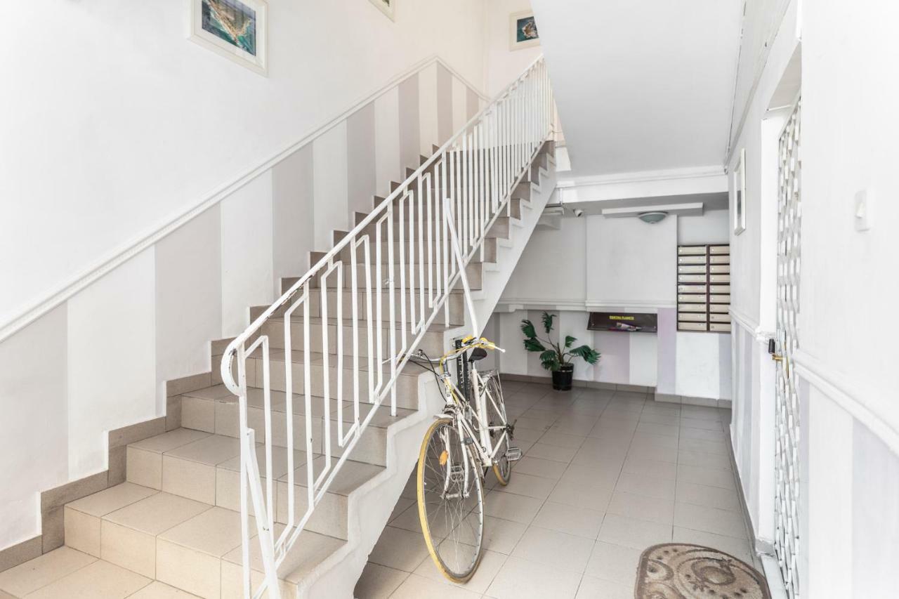 Qult - Up In The Sky Apartment Bucureşti Ngoại thất bức ảnh